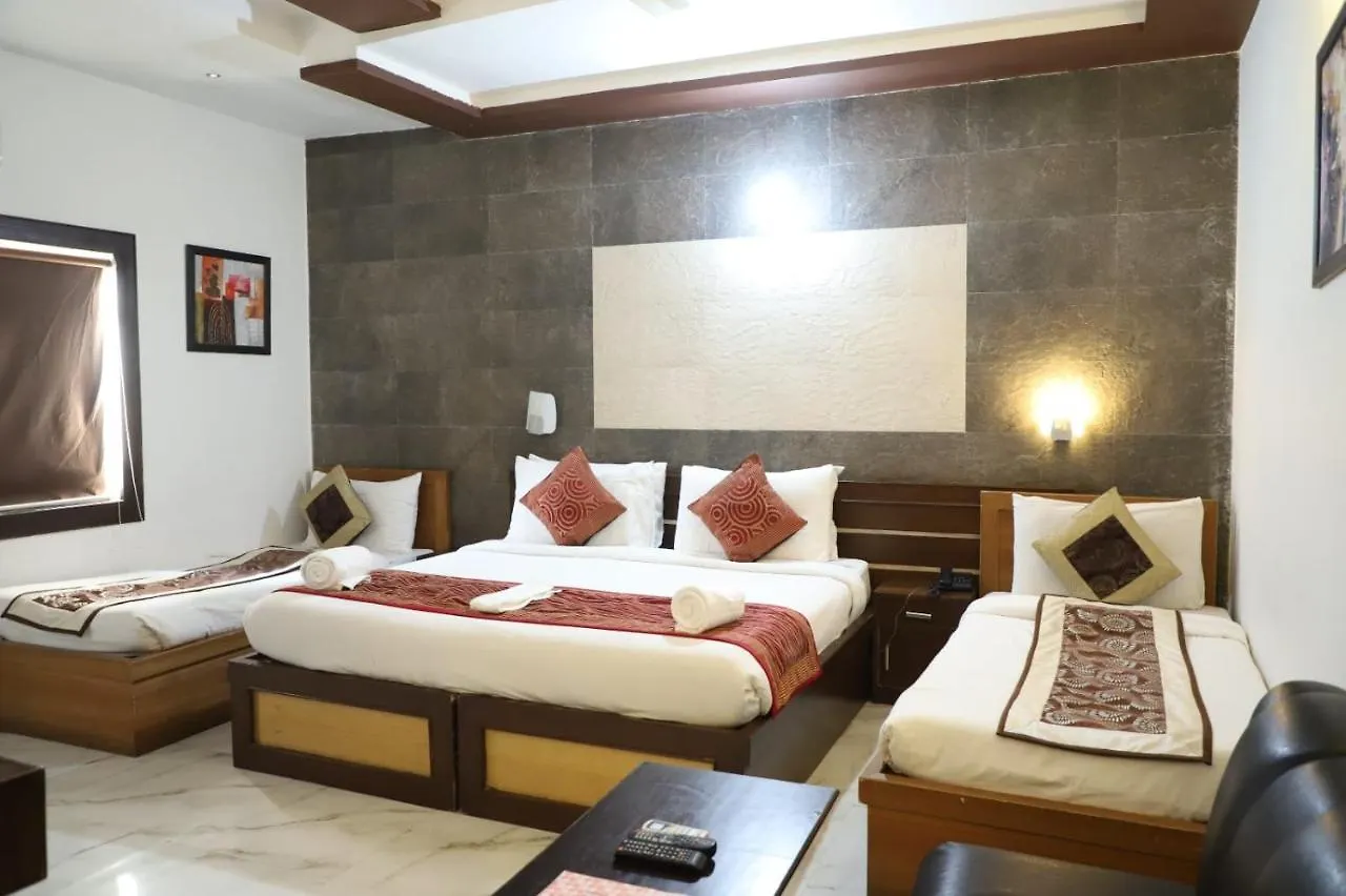 אגרה Hotel Tara Palace By Goyal Hoteliers 3*,